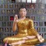 Bouddha veille sur les urnes funeraires