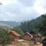 Village akha perdu dans les montagnes