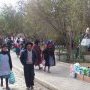 Joli couple sur la place centrale