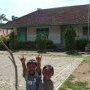 Enfants fiers de leur ecole (si, si, ca existe)