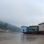 Les enormes barges flottantes
