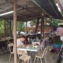Ambiance studieuse dans le jardin de l'hotel