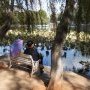 Amoureux chinois sur un banc
